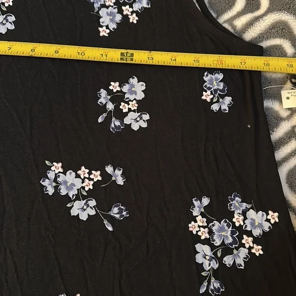 Amazon Essentials Womens Flowy Tank Top - Picture 5 of 6